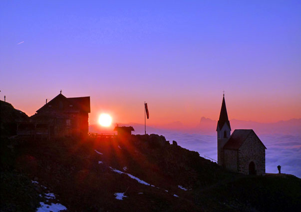 Latzfonserkreuz am Abend